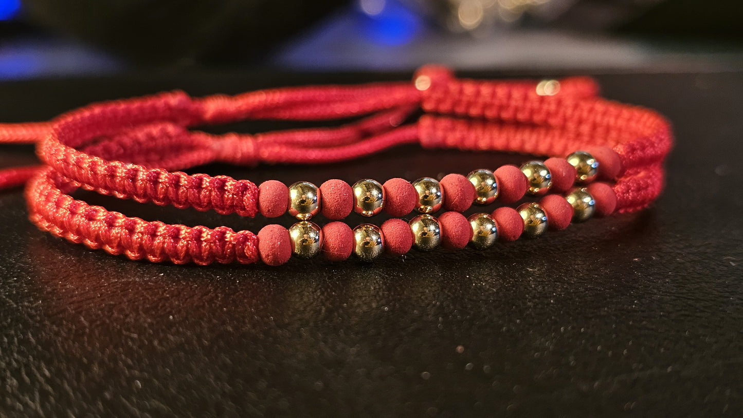 Pulsera trenzada con balines en oro laminado