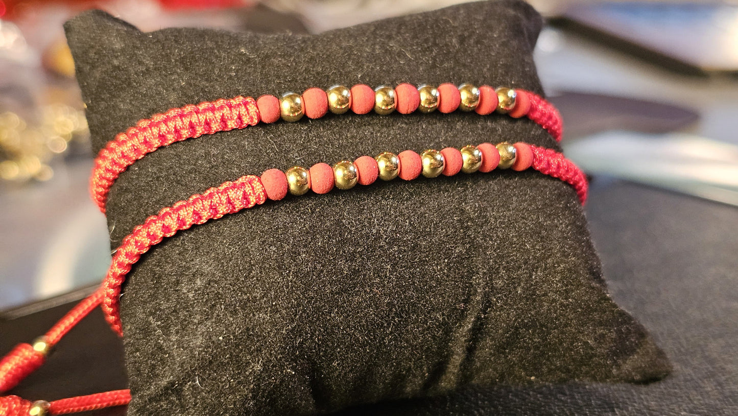 Pulsera trenzada con balines en oro laminado